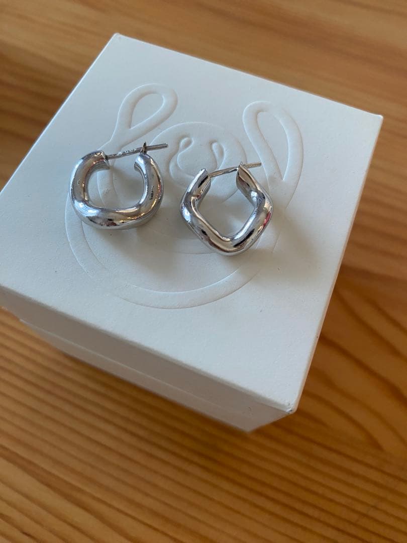 【Charlotte CHESNAIS】シルバーウェーブピアス