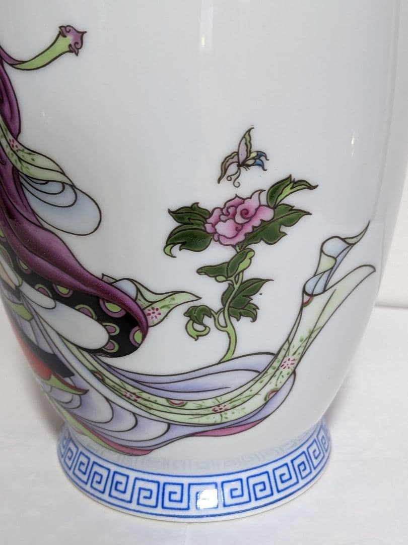 ♦中国陶磁器 瓔珞紋 団扇美人図 粉彩花瓶 陶画工１級職人手描き絵付け骨董品