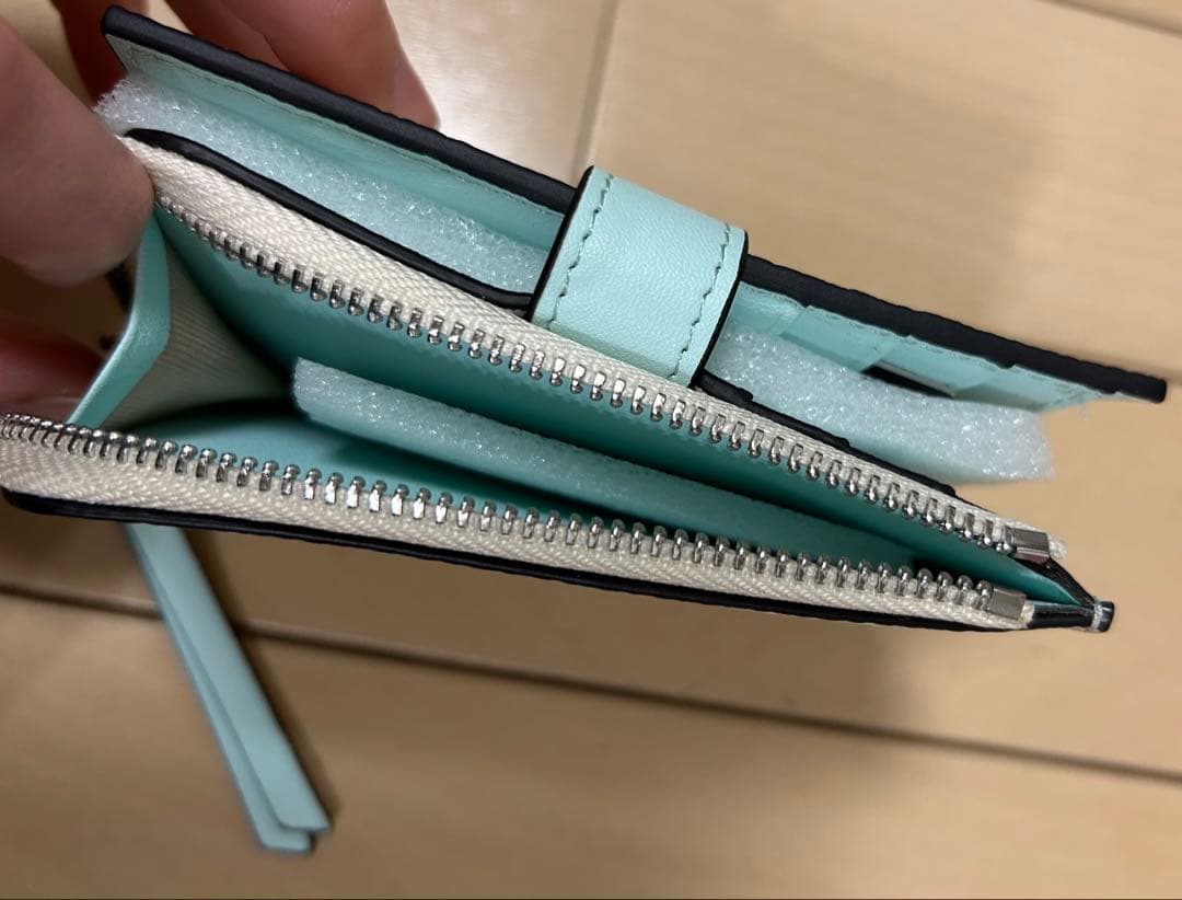 LOEWE 二つ折り財布 新品未使用 春カラーミニ財布