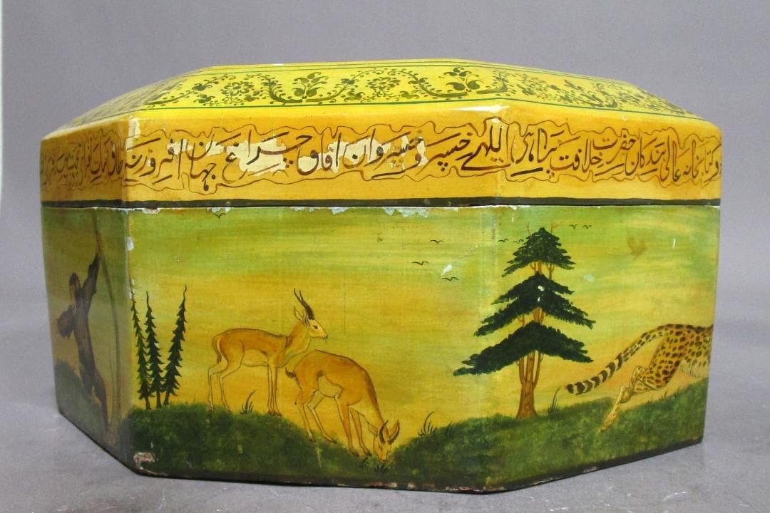 インド工芸［王侯貴族・野生動物絵　手彩ペイント八角内ビロード飾り箱］