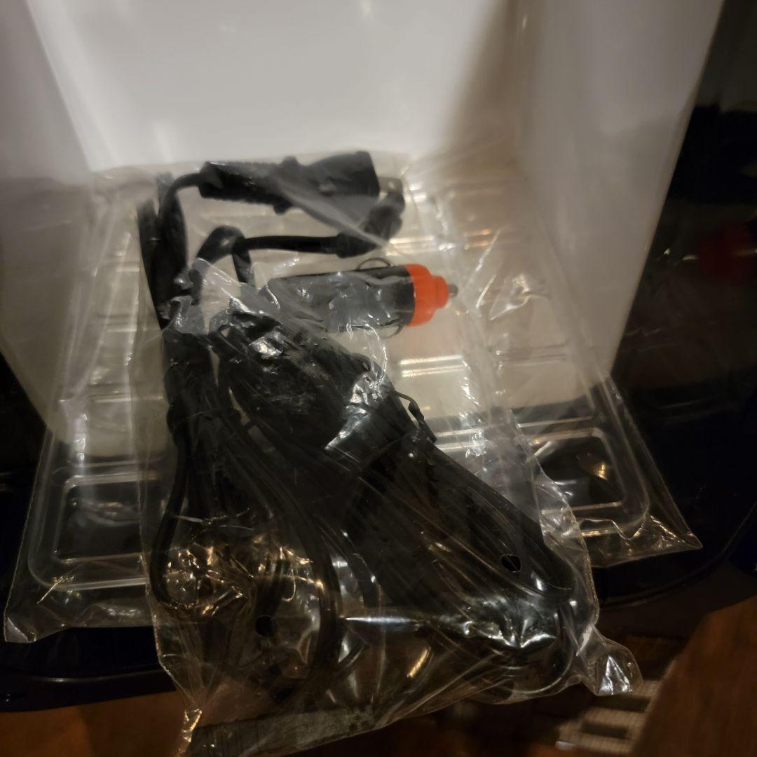 美品　持ち運び便利な冷温庫 １０L