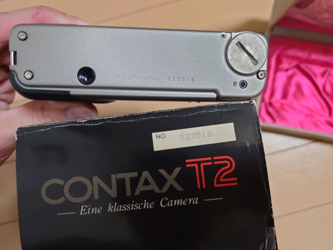 Contax T2 元箱つき シリアル一致