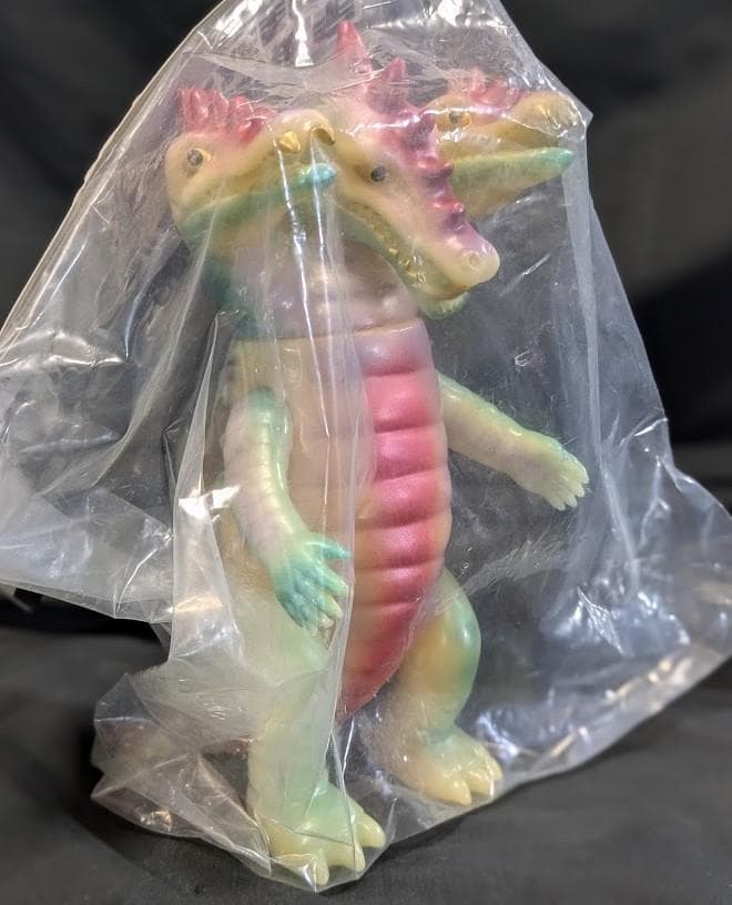 三つ首竜「スペクトルマン」登場怪獣（マスダヤ復刻）蓄光版ソフビフィギュア未開封