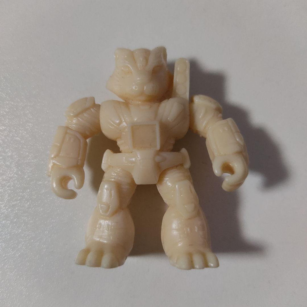 トランスフォーマー ビーストフォーマー ホワイト 無彩色 エンブレムなし