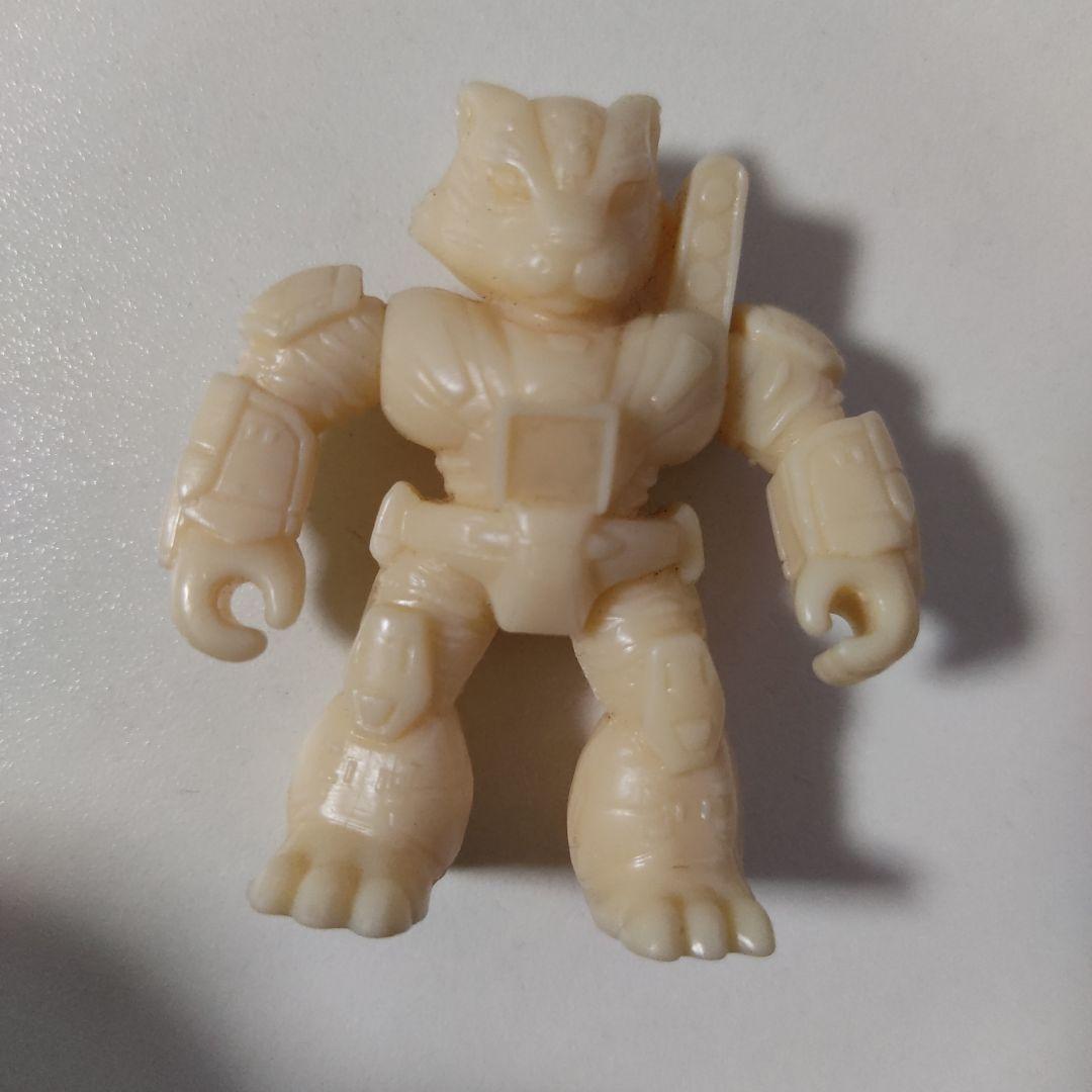 トランスフォーマー ビーストフォーマー ホワイト 無彩色 エンブレムなし