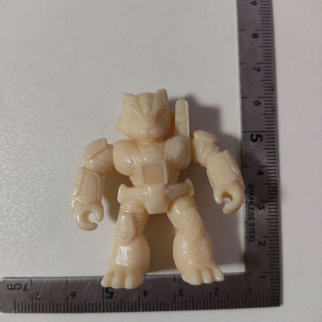 トランスフォーマー ビーストフォーマー ホワイト 無彩色 エンブレムなし