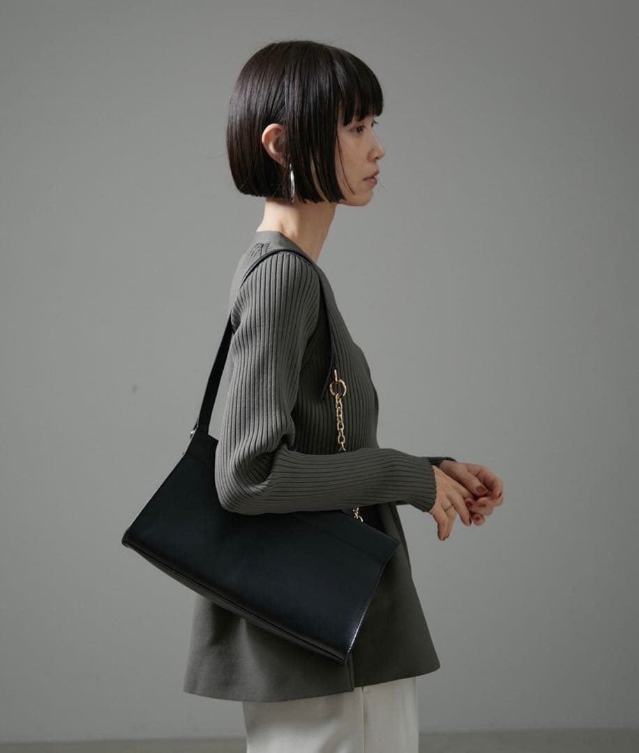 未使用級☆サロンアダムエロペ　2WAYスクエアチェーンクラッチショルダーバッグ