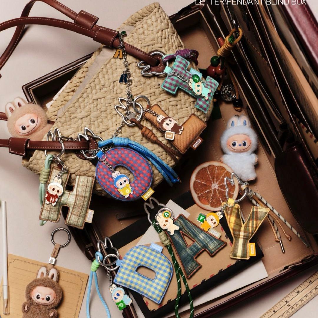 【直営店限定】ラブブ PIN FOR LOVE イニシャル アルファベット