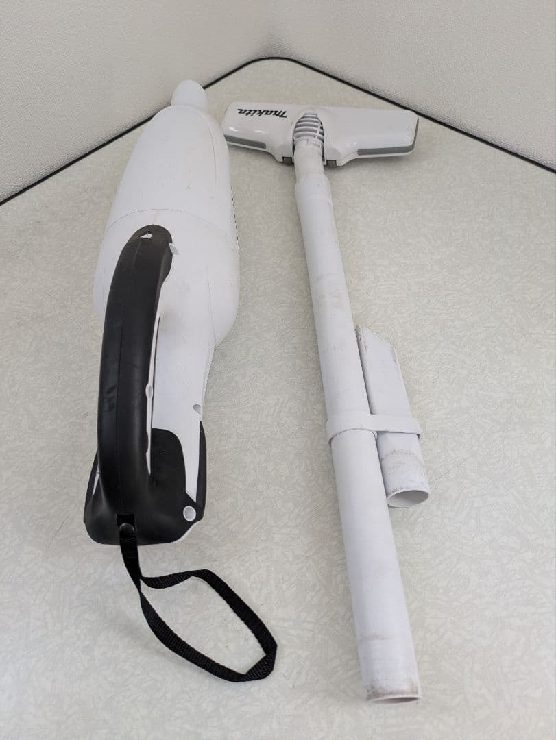 マキタ充電式クリーナ（中古） モデルCL180FD