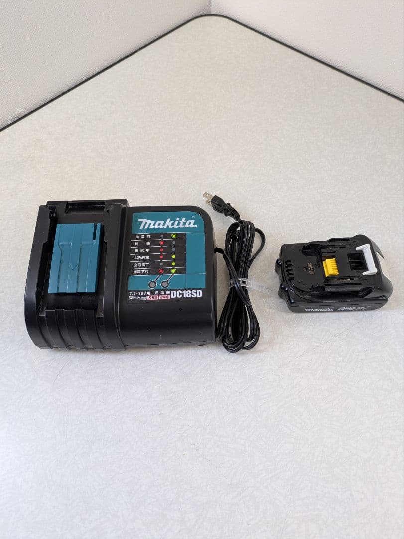 マキタ充電式クリーナ（中古） モデルCL180FD