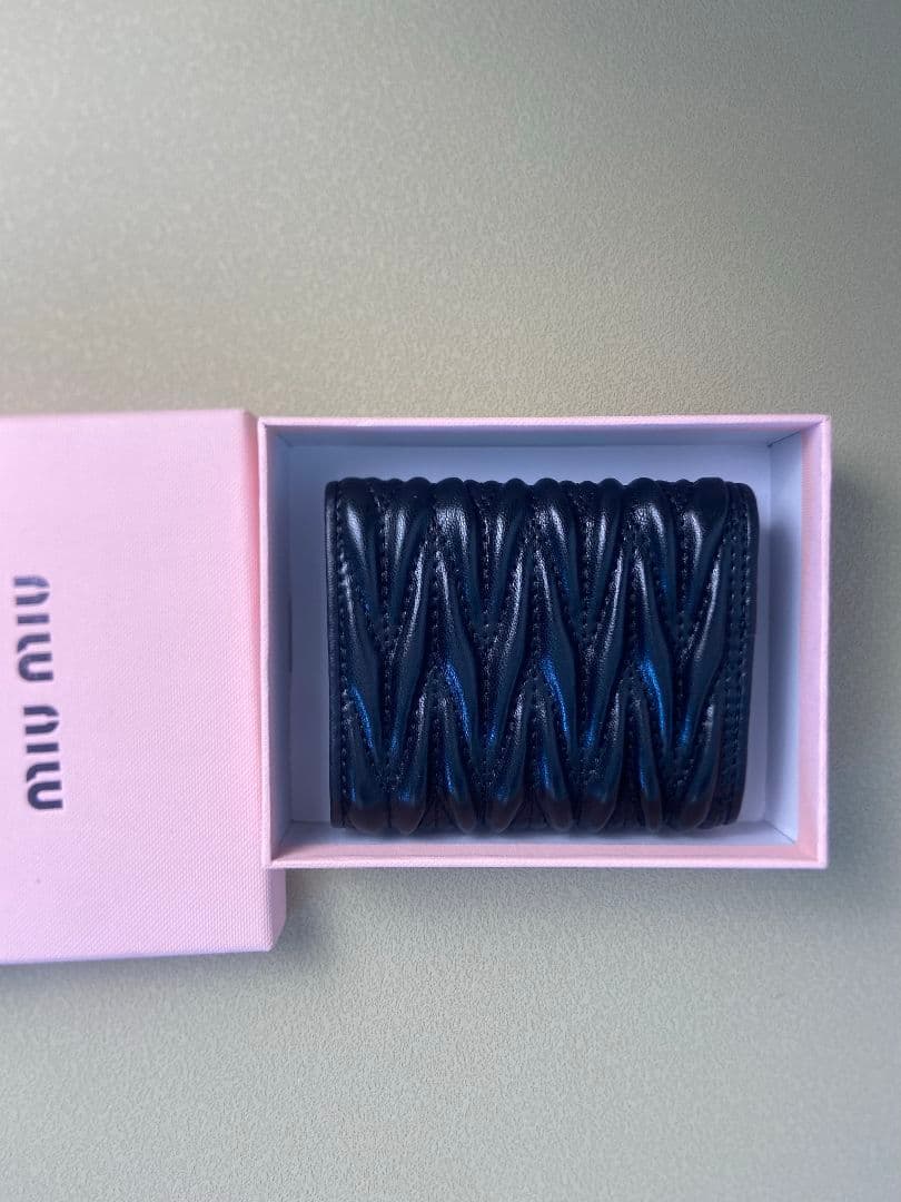 MIU MIU ブラック マテラッセ 三つ折り財布