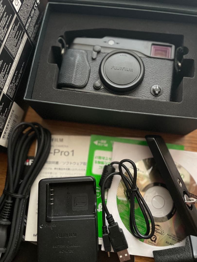 FUJIFILM X Pro1ボディ、専用グリップ　化粧箱