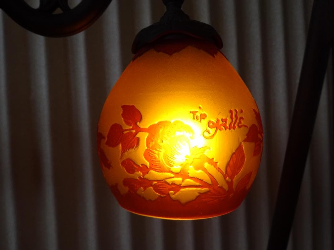 ガレコレクション　6灯シャンデリア　真鍮　カメオ掘り　アカネライティング