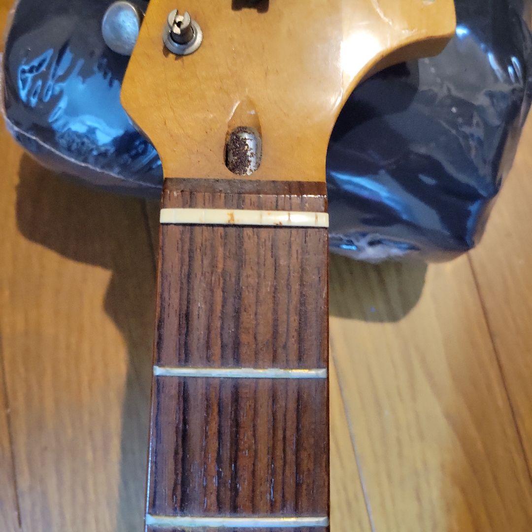 メーカー不明のストラトキャスタータイプのギター