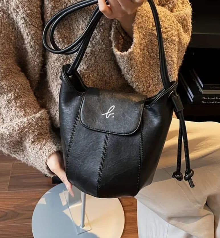 【ぷぅぷ】ブラックショルダーバッグ