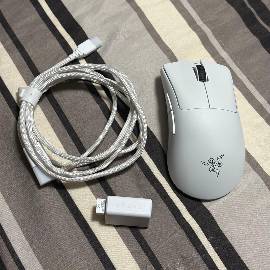 Razer DeathAdder V3 Pro White Edition 本体