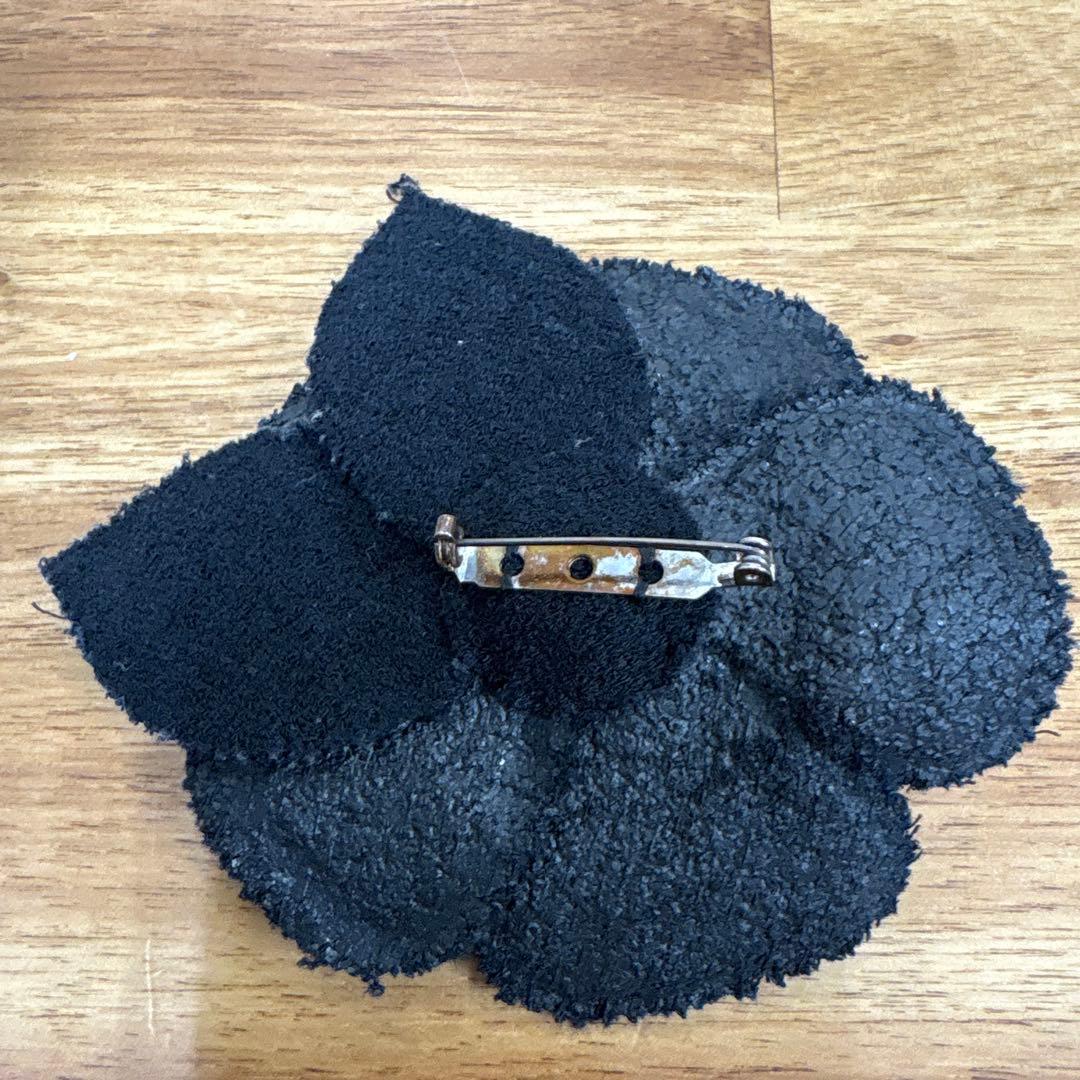 シャネル CHANEL 黒 花型 ブローチ 箱無し