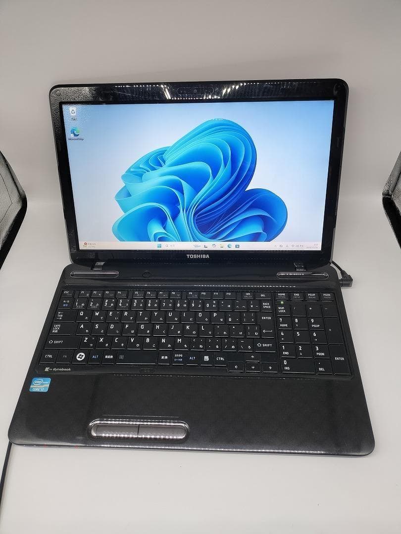 【東芝】爆速 Corei7/新品SSD256GB 15.6 ノートパソコン B7