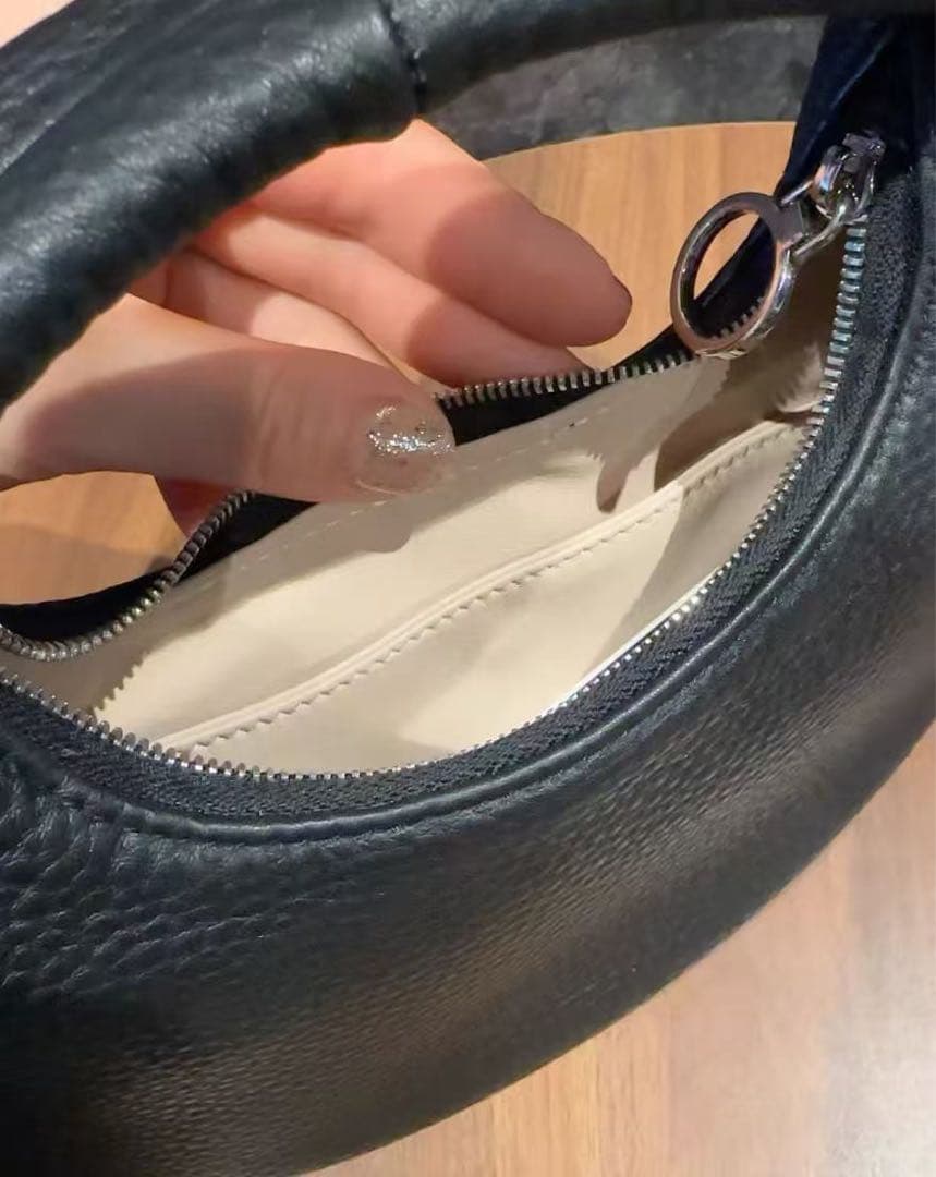 Aeta ブラックハンドバッグS)/