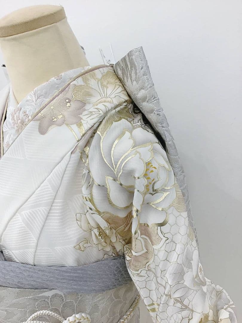 白地　金銀彩加工の上品な梅と菊の振袖フルセット