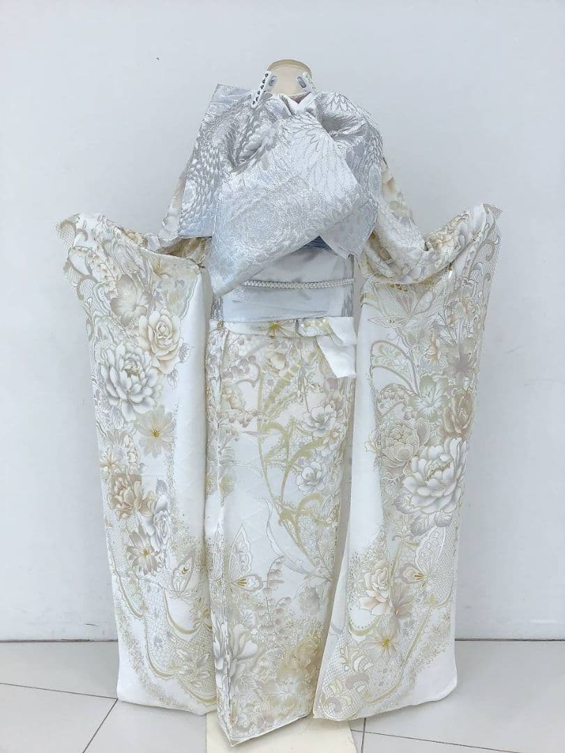 白地　金銀彩加工の上品な梅と菊の振袖フルセット