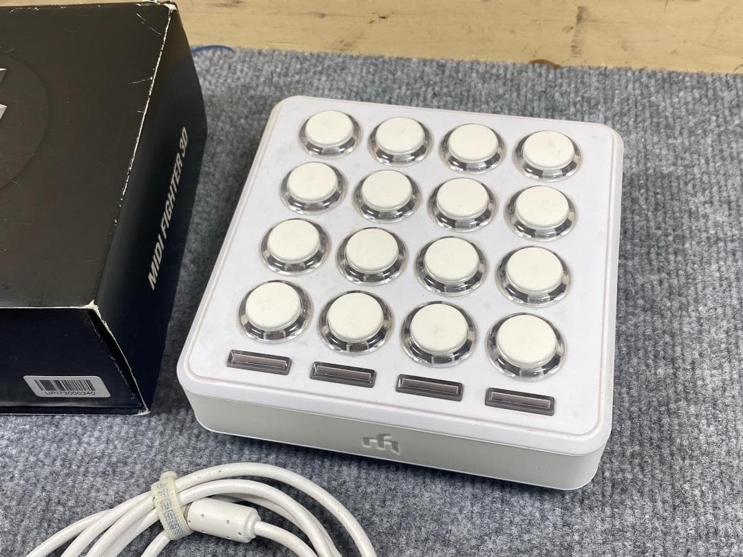 729 DJ Tech Tools midi fighter 3D パッド