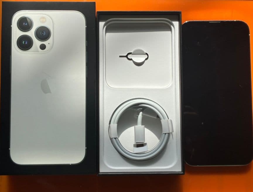 Apple iPhone 13 Pro 本体