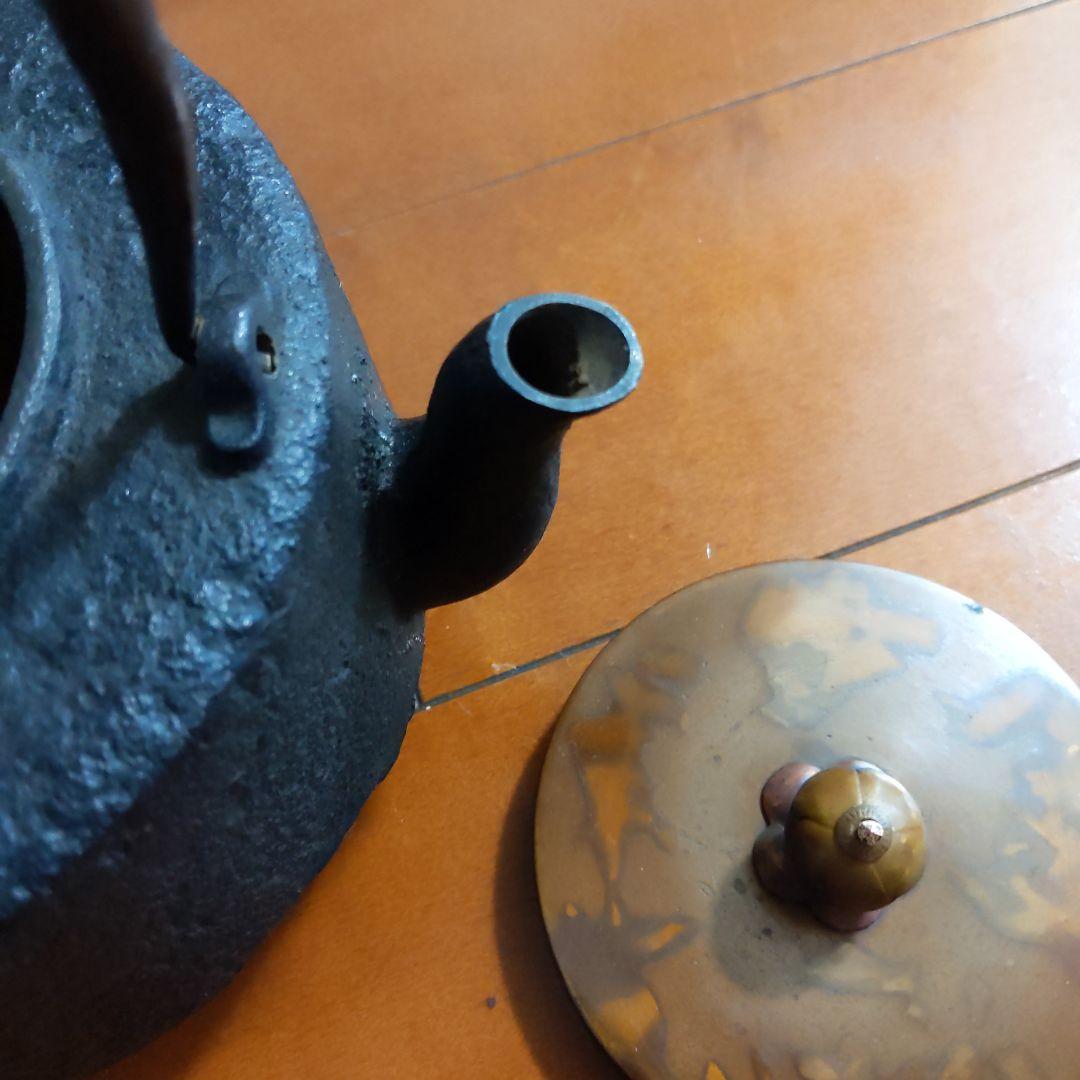 黒色鉄瓶 銅蓋付き 約20cm