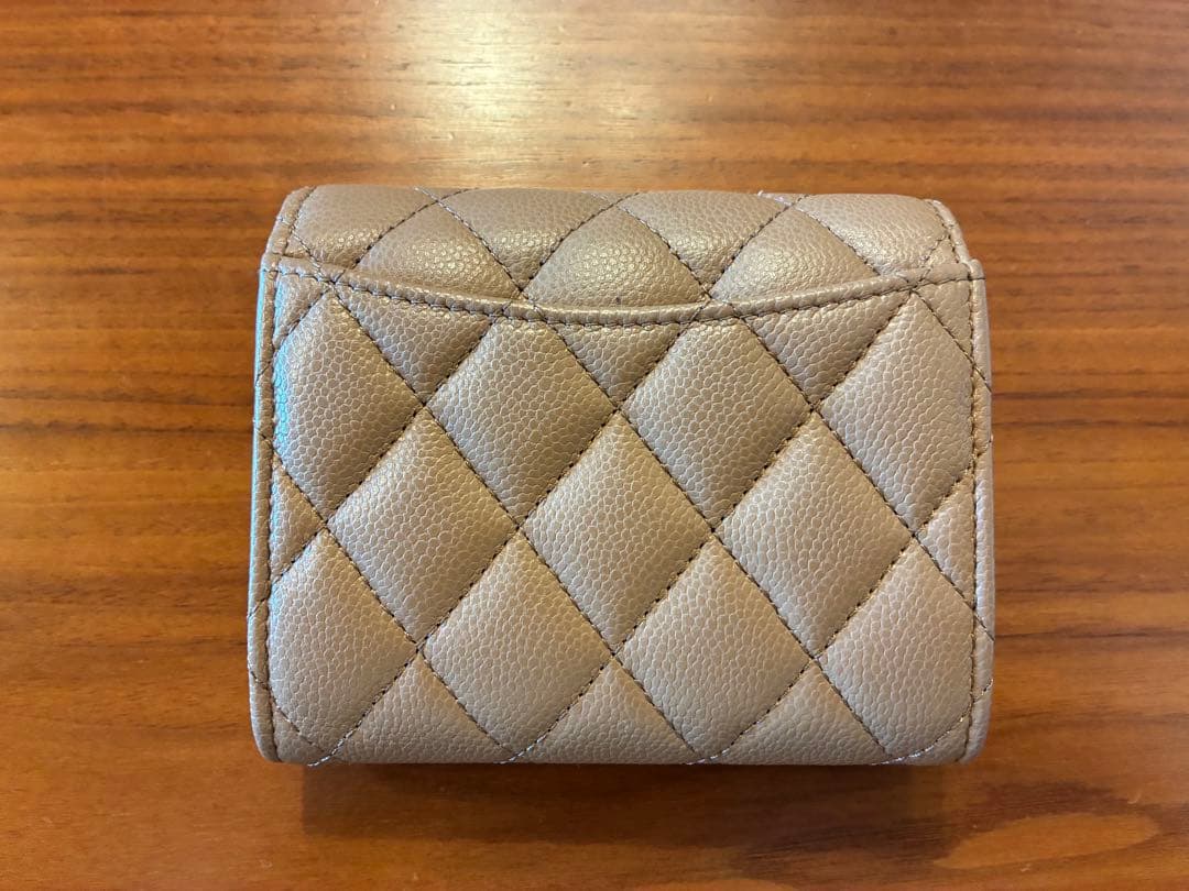 CHANEL マトラッセ　キャビアスキン　三つ折り財布　ベージュ