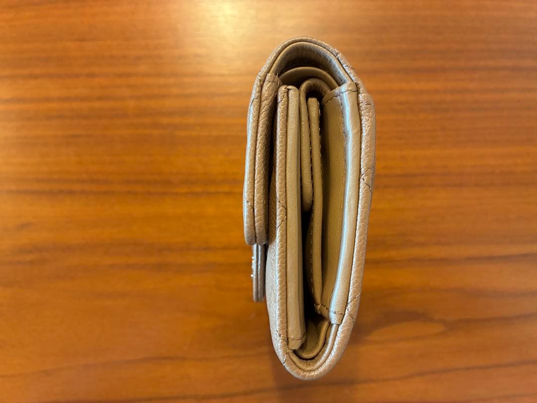 CHANEL マトラッセ　キャビアスキン　三つ折り財布　ベージュ