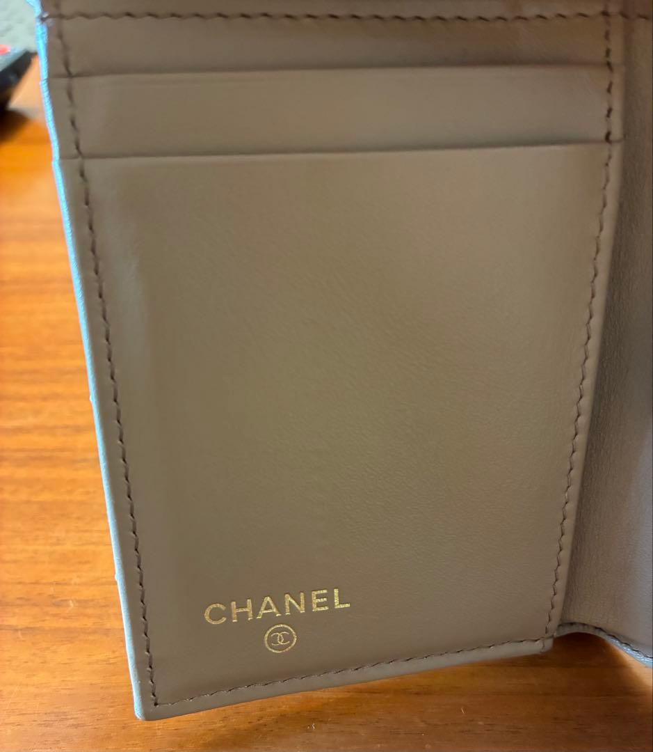 CHANEL マトラッセ　キャビアスキン　三つ折り財布　ベージュ