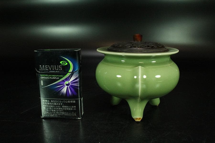 清水六兵衛作 青磁 唐木蓋 香炉 在銘 共箱(K-LC692)