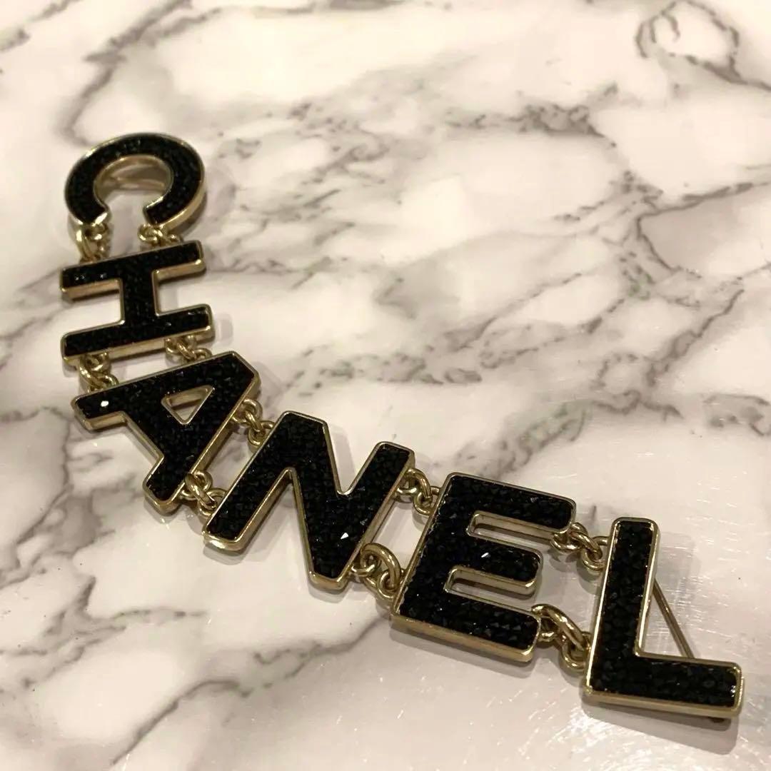 専用です シャネル　CHANEL ロゴ　ブラッククリスタル　立体ブローチ　美品