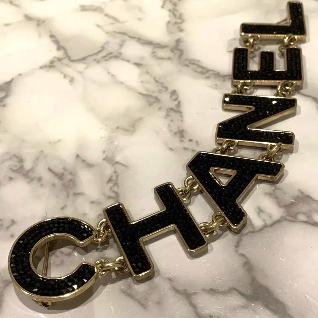 専用です シャネル　CHANEL ロゴ　ブラッククリスタル　立体ブローチ　美品