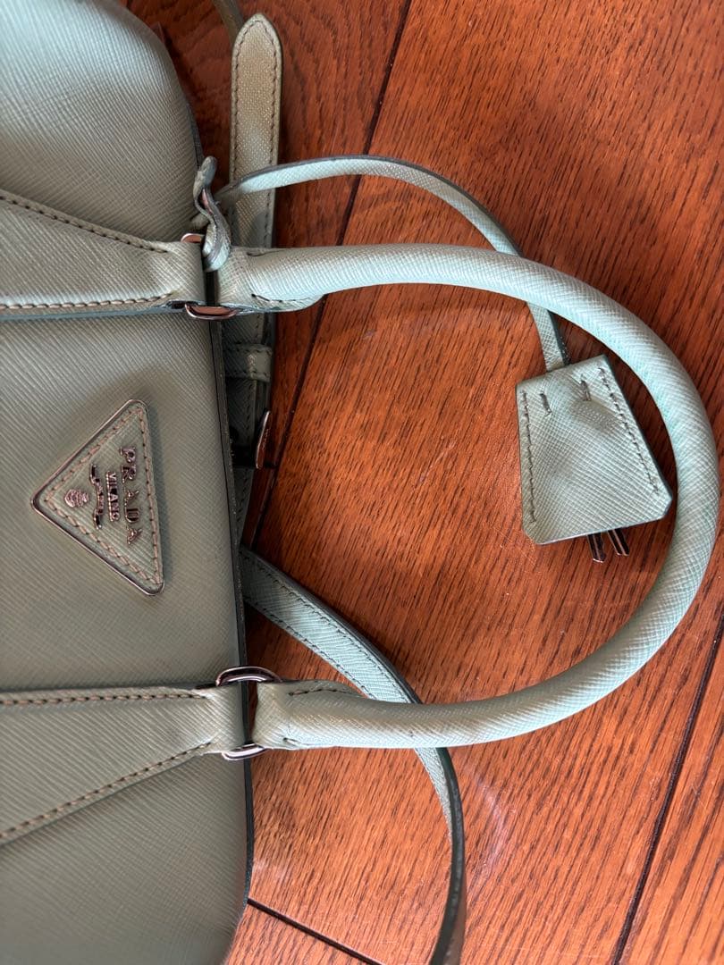 PRADA ミントグリーン ショルダーバッグ