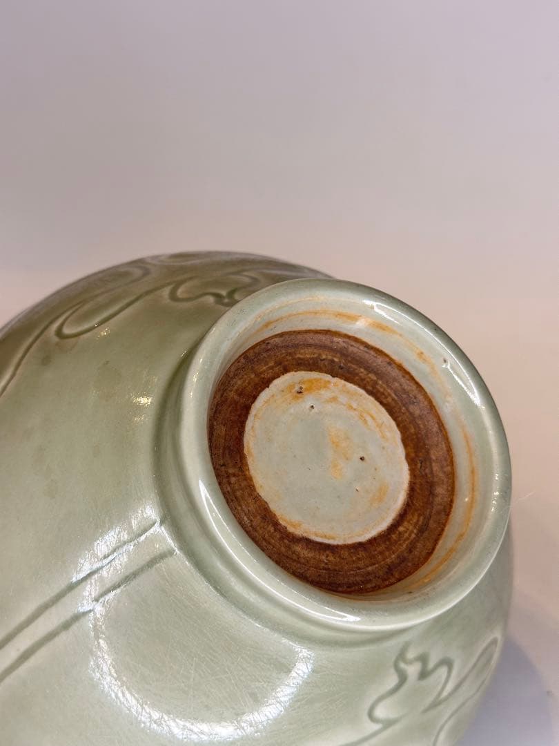 水芙蓉様｜明代 龍泉窯 青磁 大碗 内側刻人物・文字 「賢」刻 時代物 中国古董