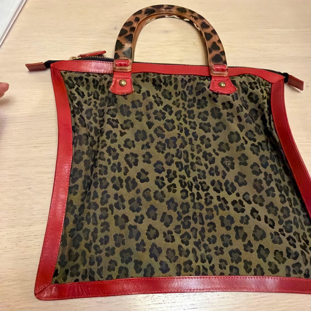 FENDI ヒョウ柄ハンドバッグ 可愛いハンドル　軽量　今年のラッキーカラー赤