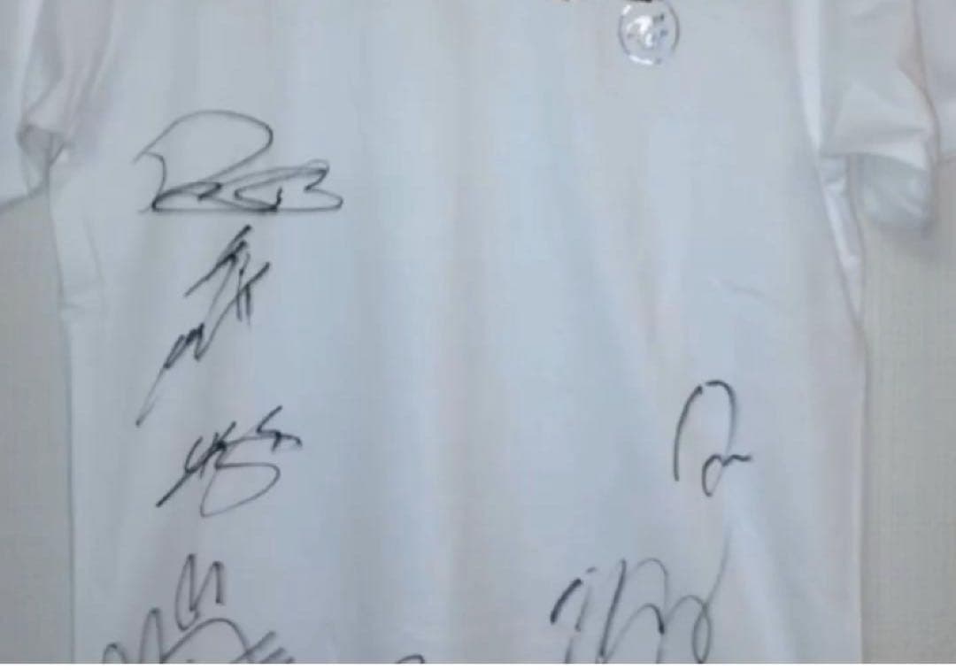 TWICE 2019直筆サイン入り Tシャツ
