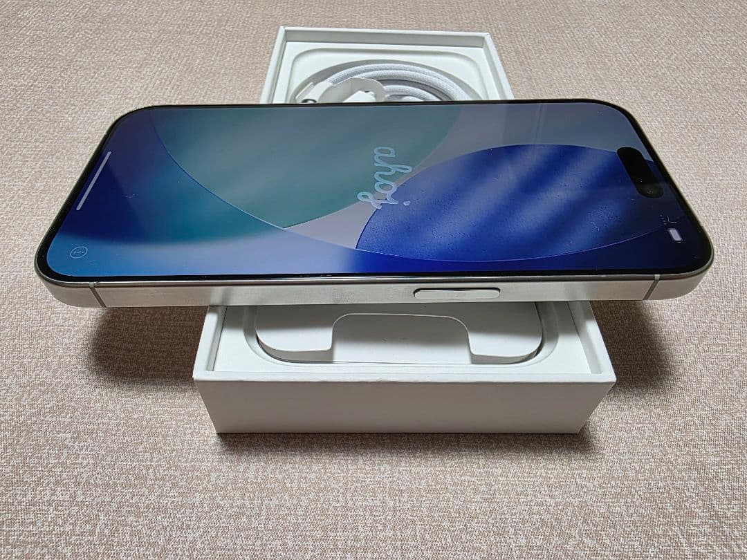 iPhone15Pro256GB ホワイトチタニウム SIMフリー 容量89%