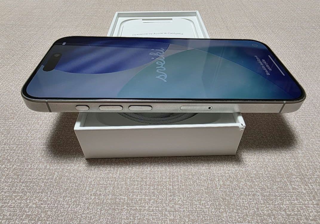 iPhone15Pro256GB ホワイトチタニウム SIMフリー 容量89%