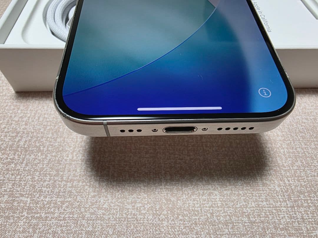 iPhone15Pro256GB ホワイトチタニウム SIMフリー 容量89%