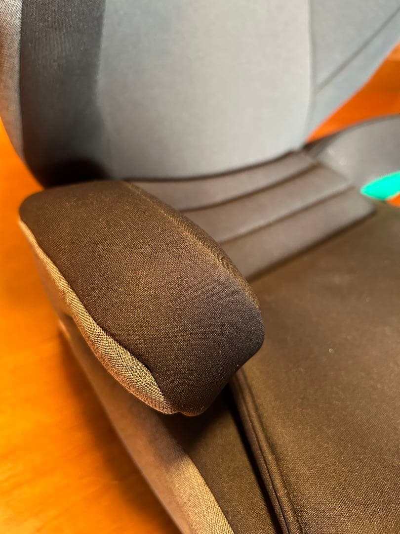 Joie ジュニアシート グレー/ブラック