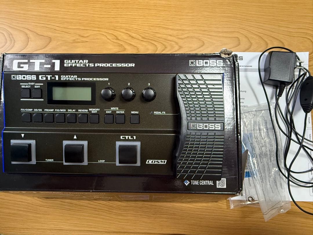 美品BOSS GT-1 マルチエフェクター　説明書、ACアダプター、箱あり