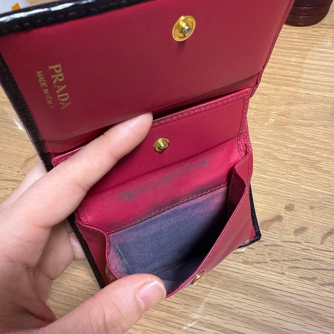 PRADA 二つ折り財布　ブラック
