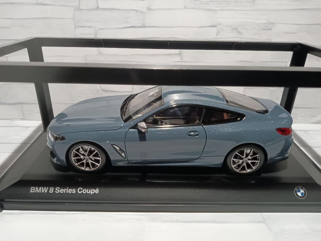 1/18 BMW 8シリーズ　クーペ　ディーラー品　ミニカー　ブルーグレー