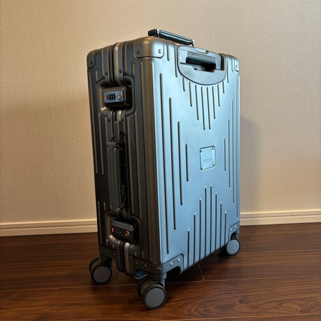 【すー】INNOVATOR 36L スーツケース