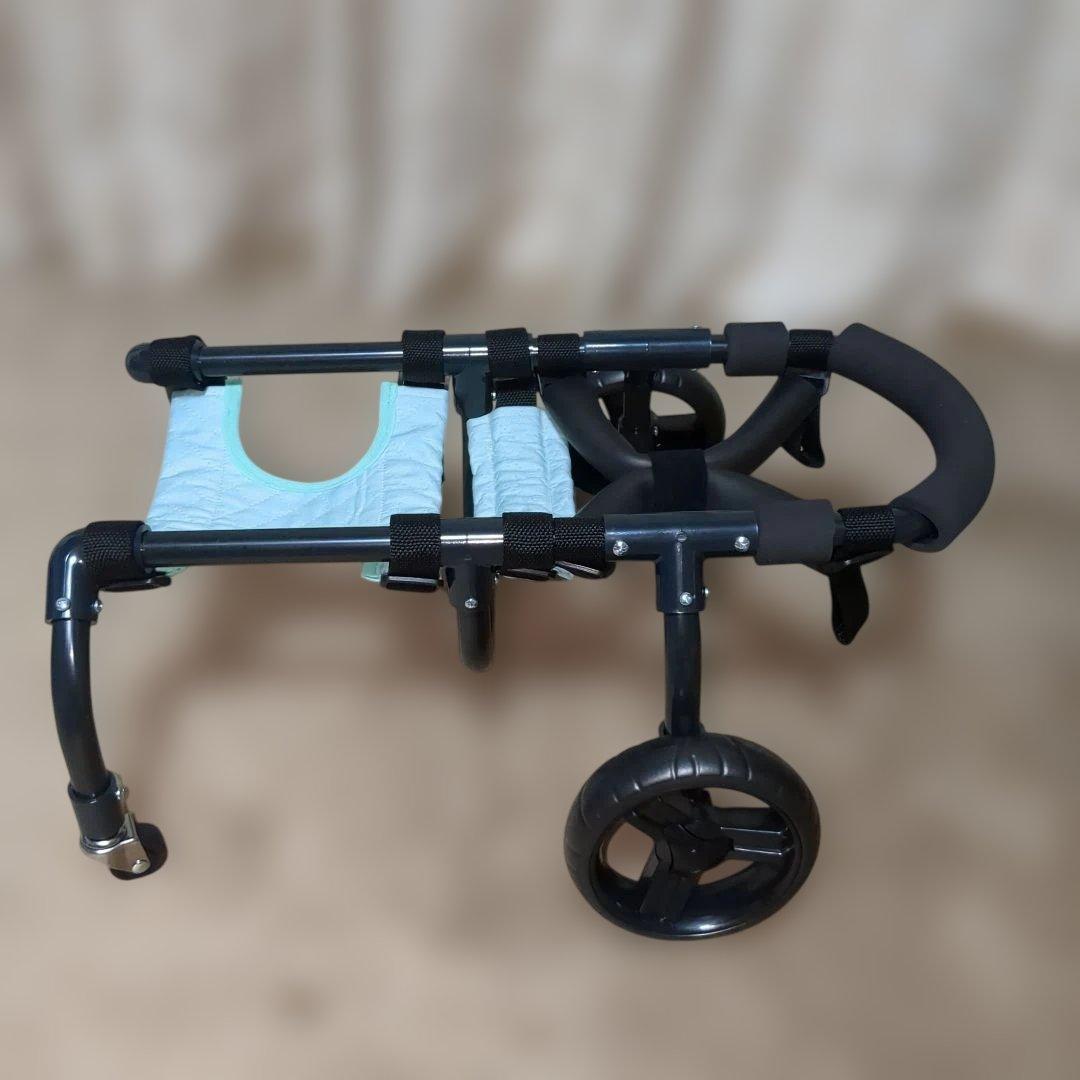 ワンちゃん4輪　リハビリ　食事補助　犬用車椅子　介護補助　犬の歩行器