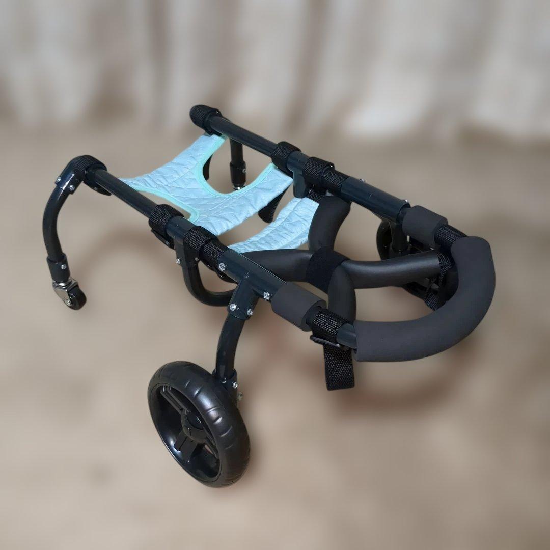 ワンちゃん4輪　リハビリ　食事補助　犬用車椅子　介護補助　犬の歩行器
