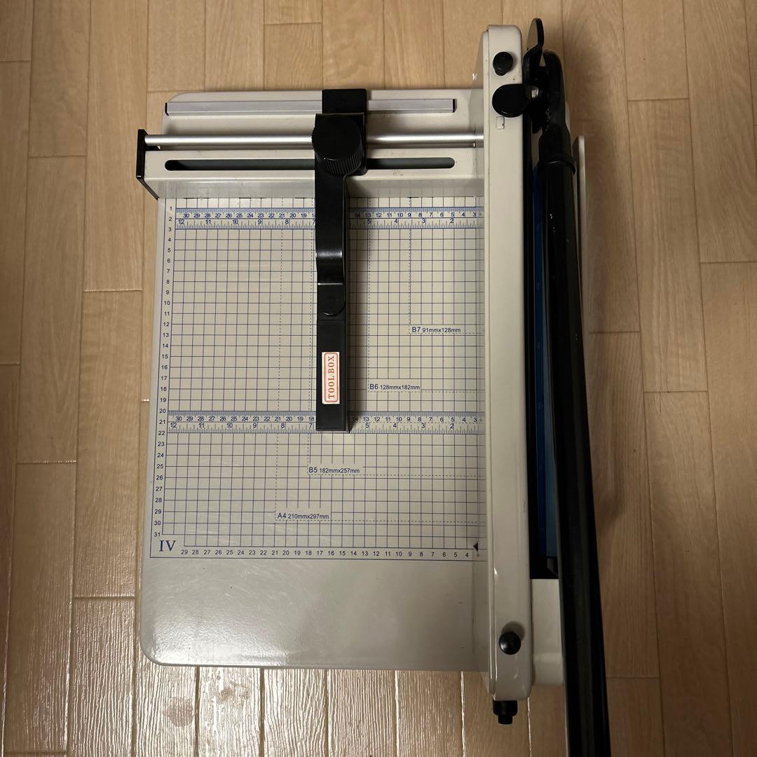 A4対応 手動裁断機 ホワイト