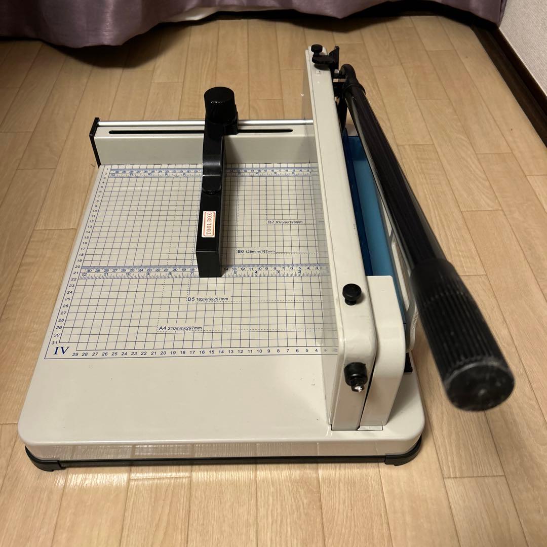 A4対応 手動裁断機 ホワイト